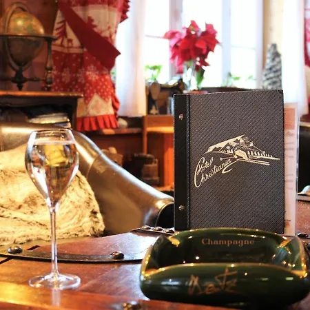 Logis Hotel Et Spa Le Christiania Отель Ла-Саль-лез-Альп
